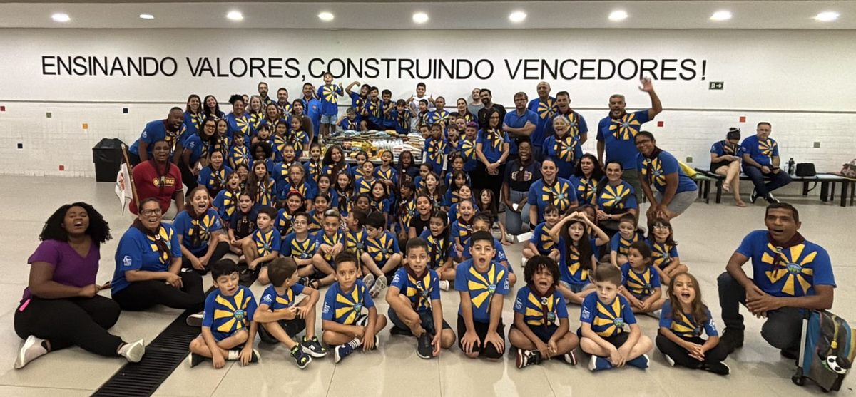 Aventureiros e diretoria do Aurorinha reunidos